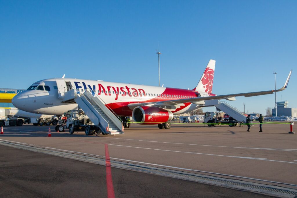 Самолет казахстанского лоукостера FlyArystan