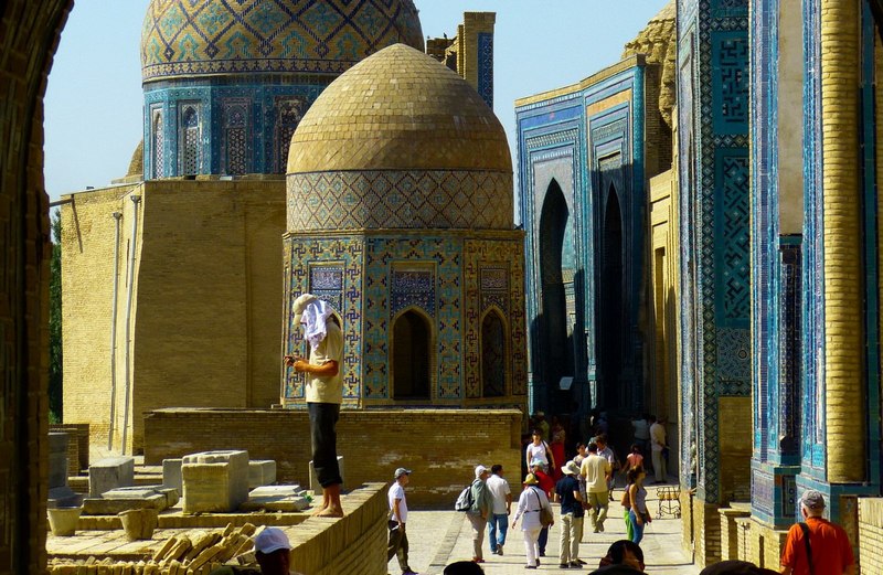 Tourusts visiting Uzbekistan