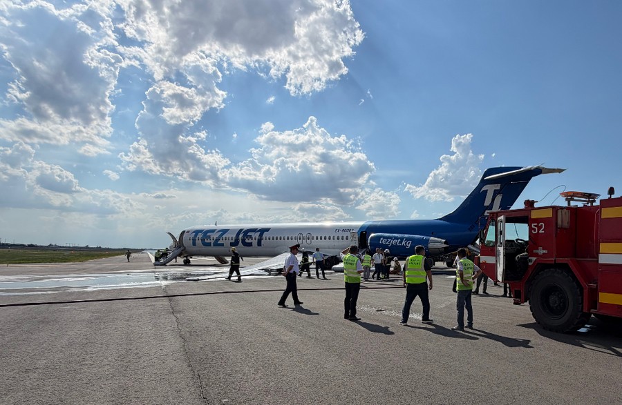 Kyrgyz TezJet MD-83 suffers main gear collapse during takeoff at Bishkek